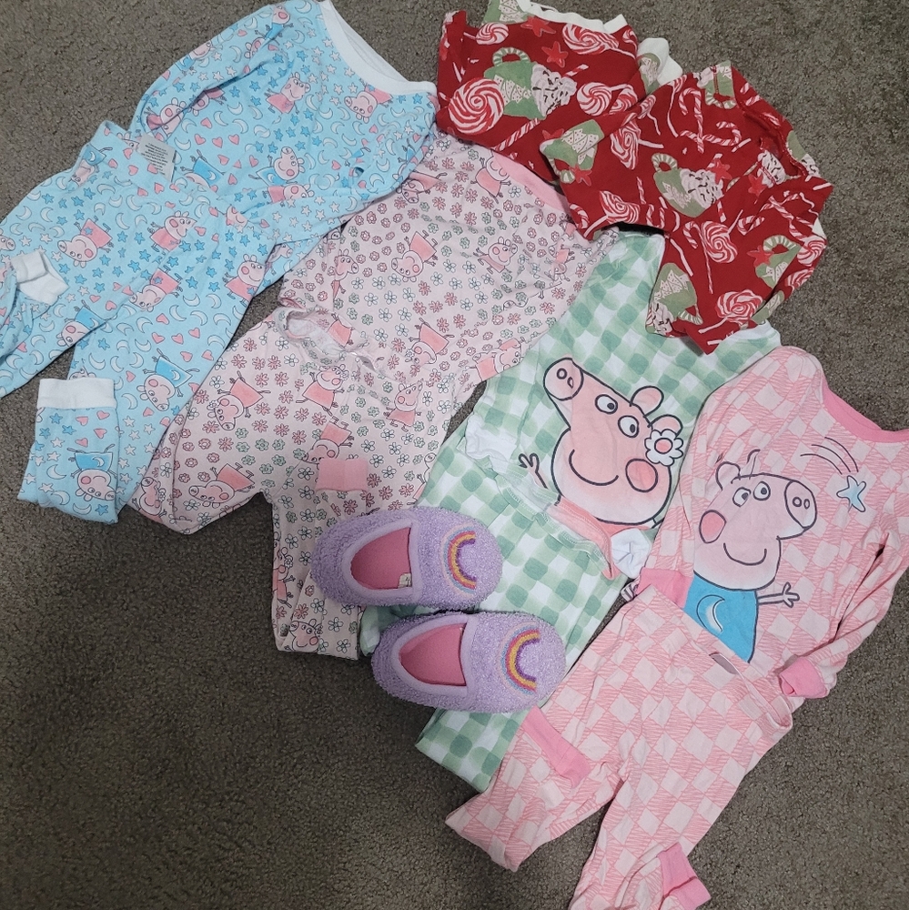 Toddler Girl Peppa Pig Pajamas Clothing Bundle